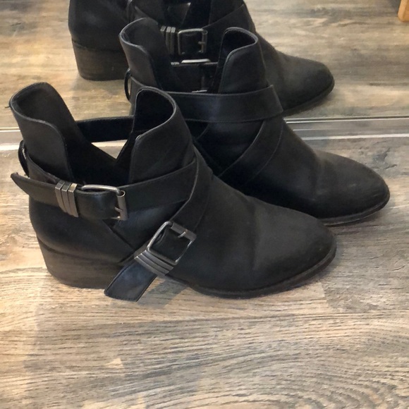 Shoes - Black booties
